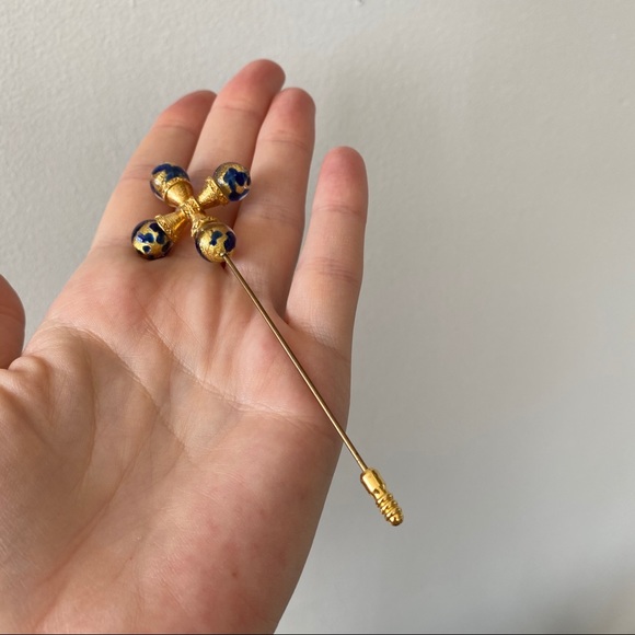 Gold Jacket pin - Picture 3 of 3